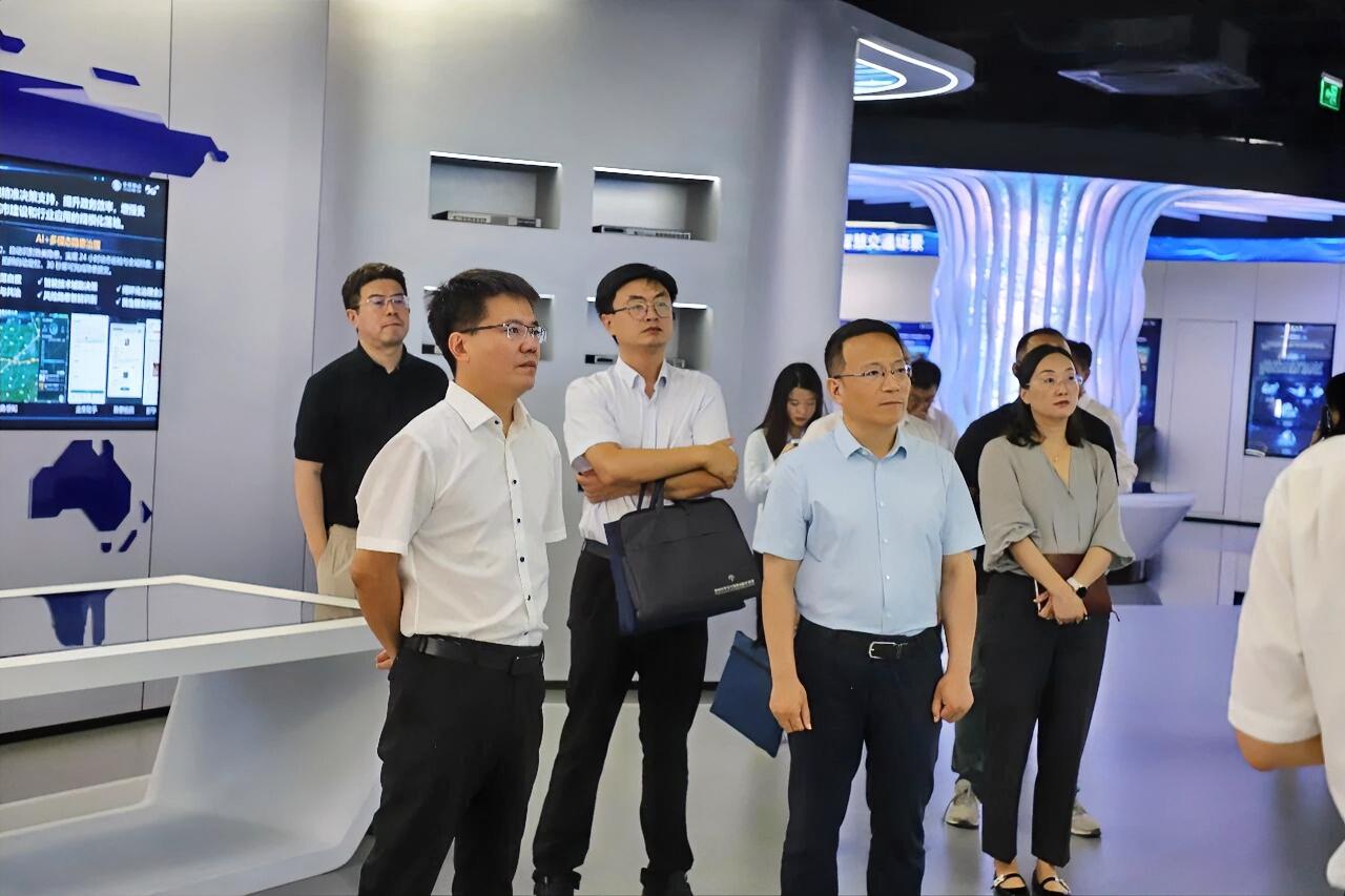 8月7日，徐州市交控集团党委书记、董事长秦飞带队赴中国移动徐州分公司走访交流，双