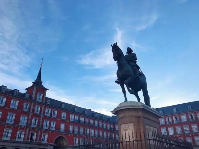 西班牙首相桑切斯抵京：四年四访，马德里在大国博弈中打出“东方牌”

北京的空气里