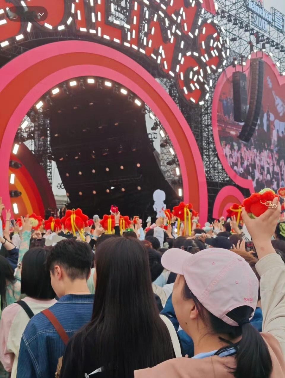 娱乐王源福州音乐节人气王源福州泡泡岛人气 预定一下今晚的绿海 