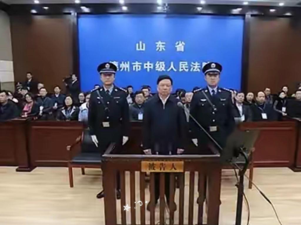 广州中院这判决一出来，舆论就炸了。安徽光智科技走私稀土出口，主犯刘留判了十年，罚