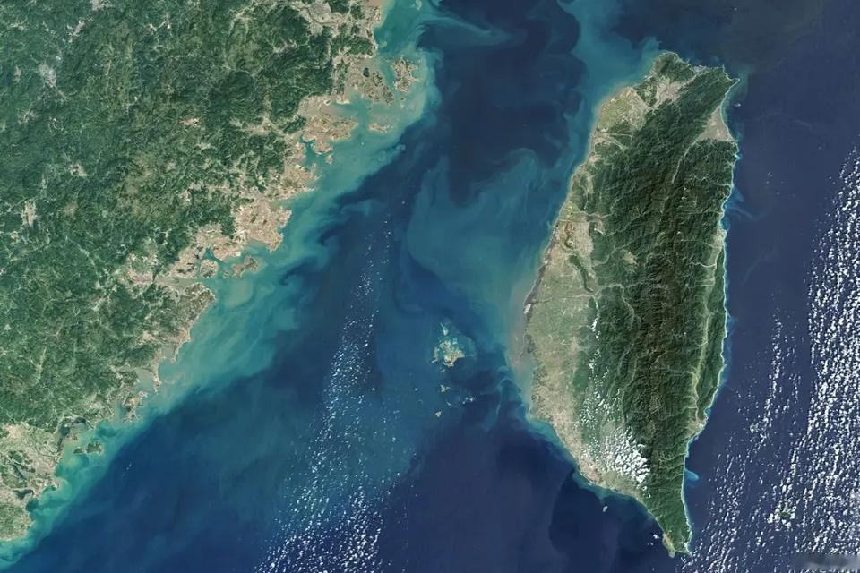 对于台湾，先统一才是两岸和平的基础。

6月1日，沈富雄一句话，像刀子一样，捅破