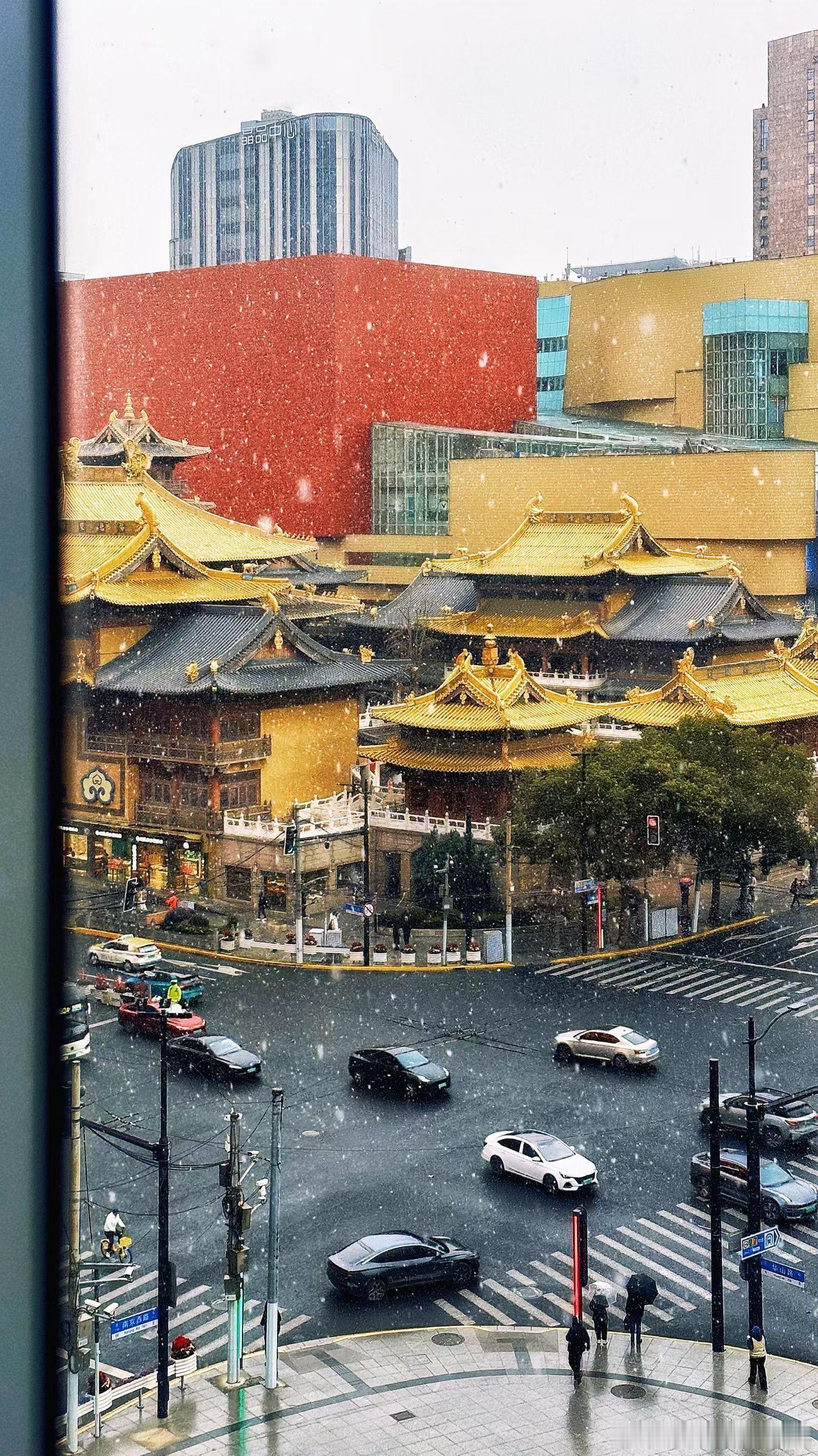 上海下雪，杭州下雪，南京也在下雪❄️今天不得不听一首老薛的《认真的雪》啊上海下雪