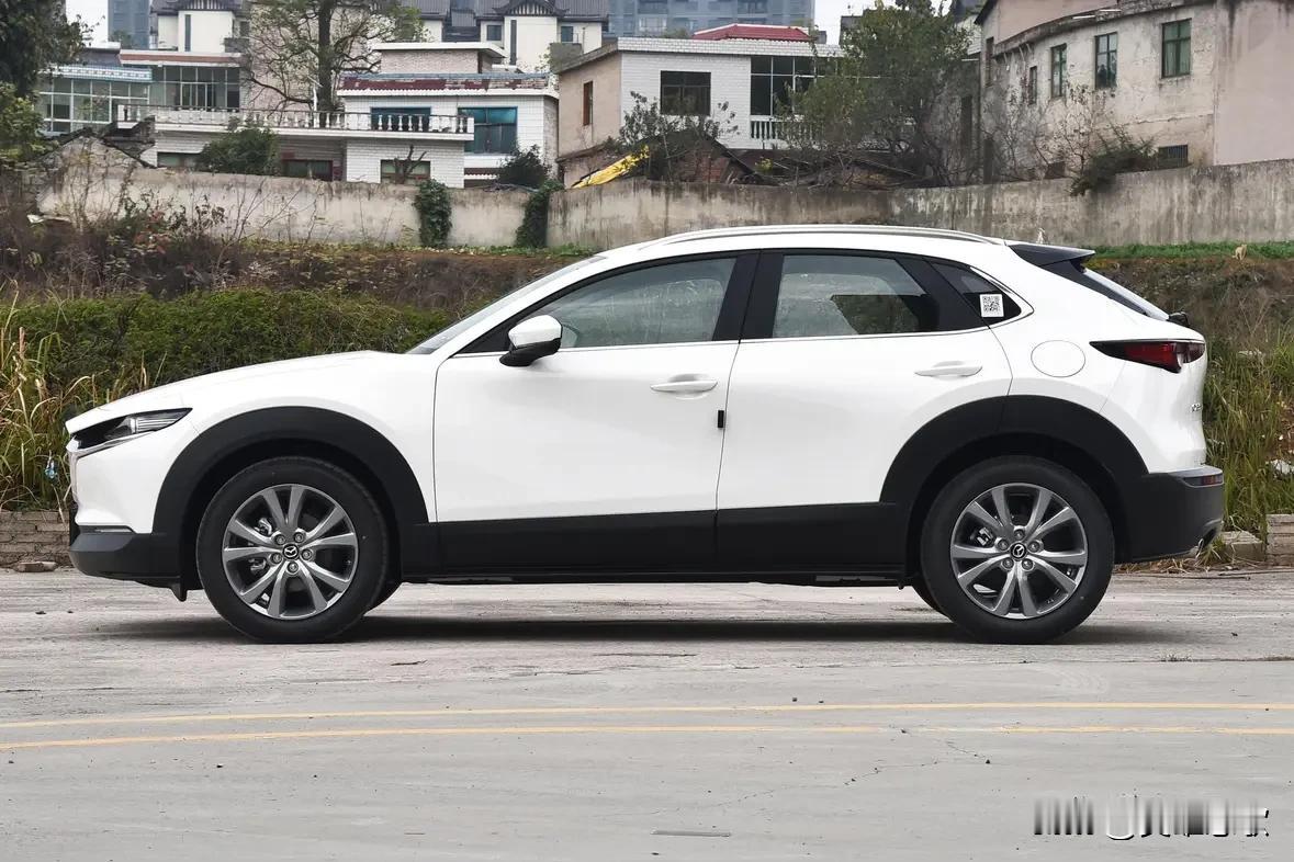 突然间发现了一个残酷的事实：在琳琅满目的乘用车中，2.0L自吸手动挡，只剩下一根