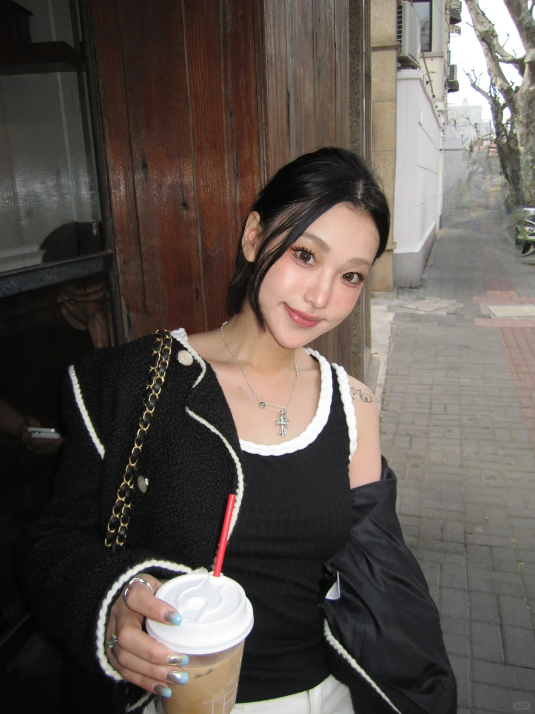 你会不会忽然的出现在街角的咖啡店