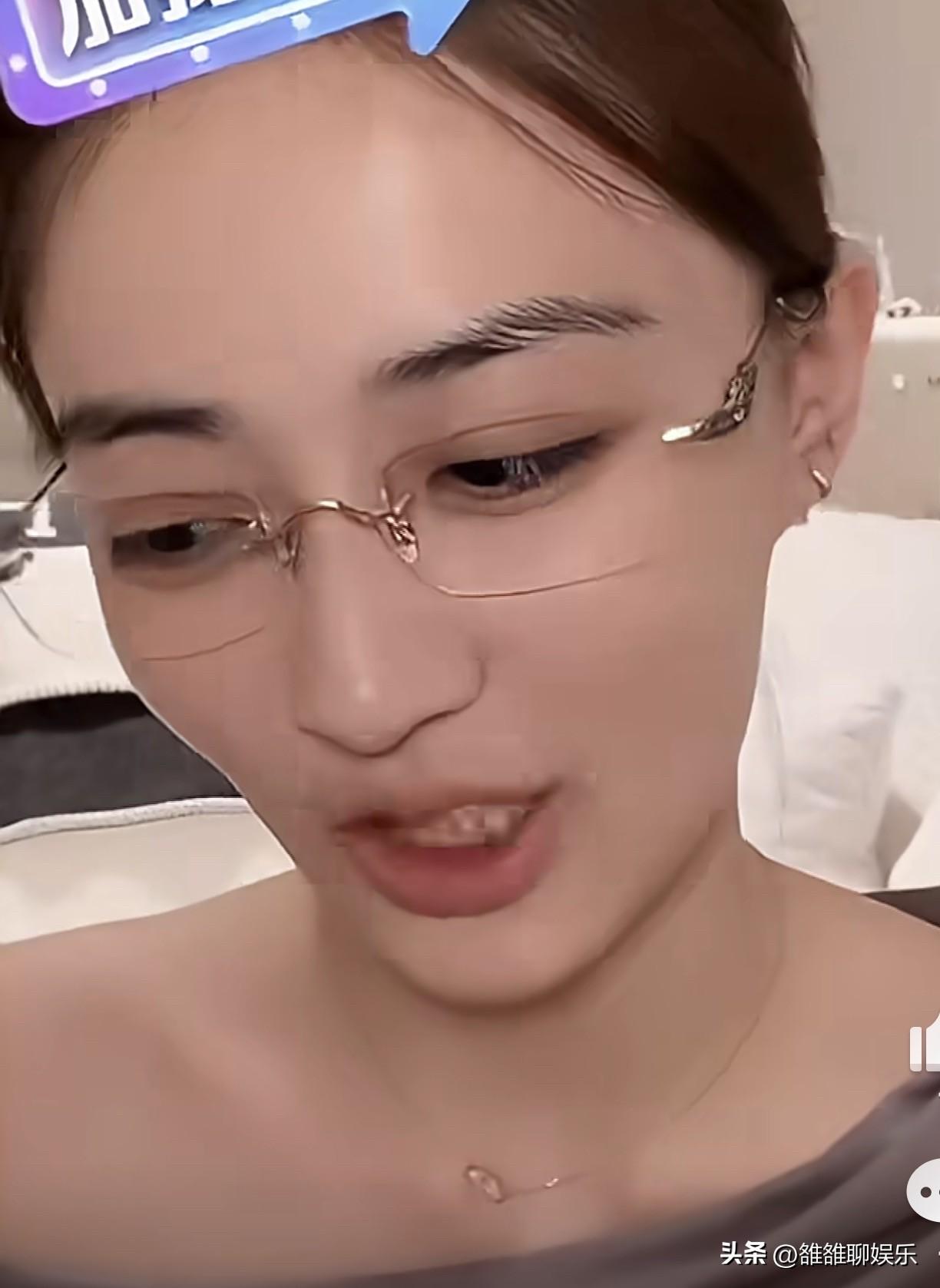 徐璐自爆办了终身美容卡，结果美容院倒闭了。 

她本身体毛偏重，打算到门店做脱毛