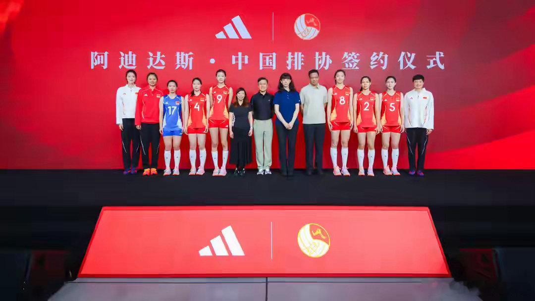 中国女排三代核心共话精神传承三代核心的这场对话意义非凡：既是世界女排联赛南京站预