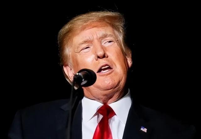 中国这边刚放出风声，说要是敢运武器就直接扣人扣船，美国那边的戏精表演立马就开始了