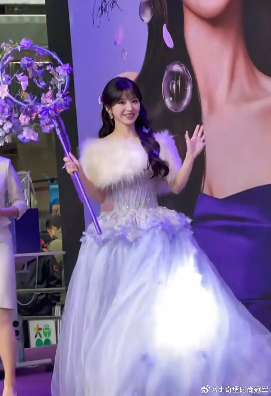 田曦薇真的好甜啊 把刘海焊在头上吧 这么好看为什么非要她换发型？ 