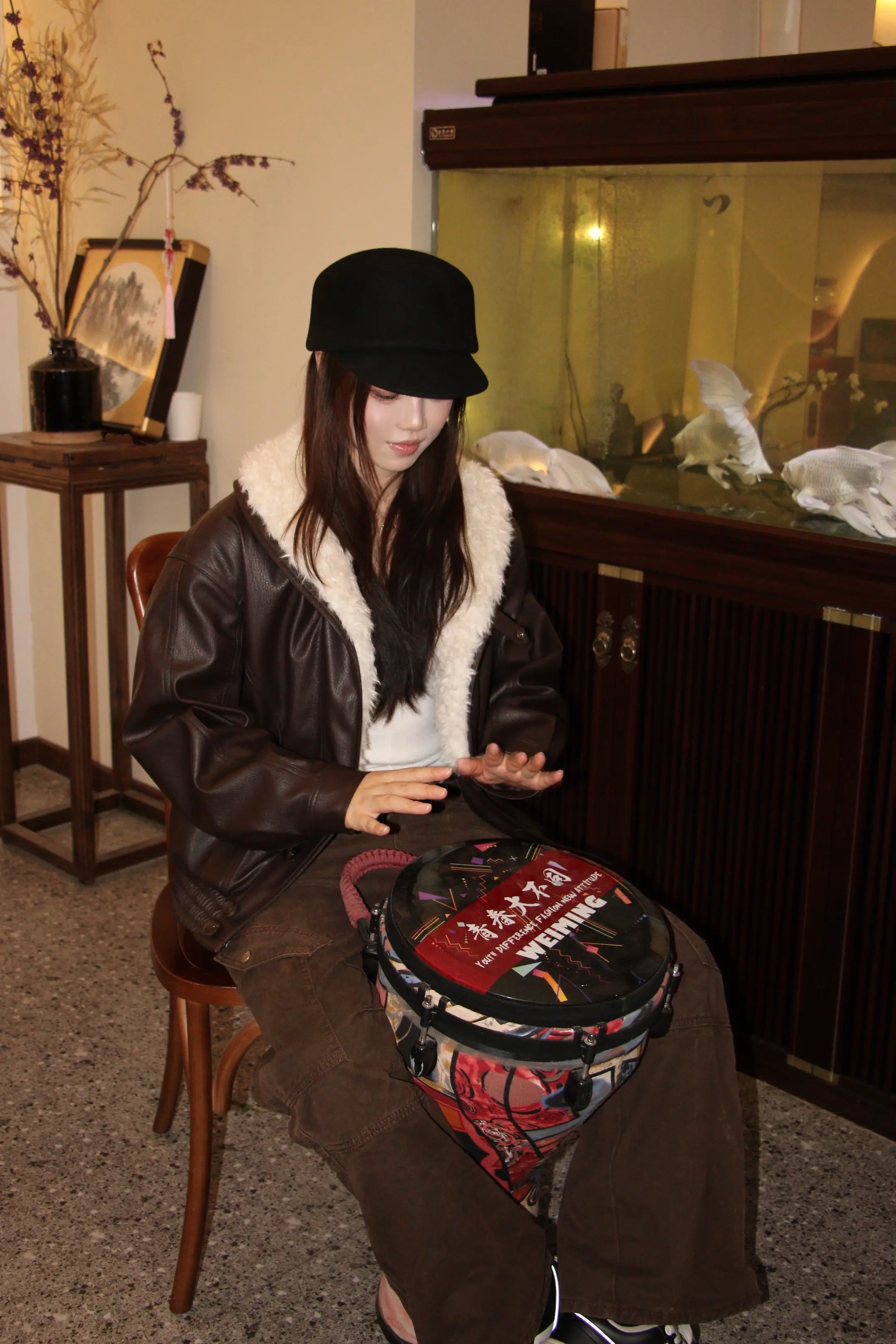 褶皱的信乘飞雨。