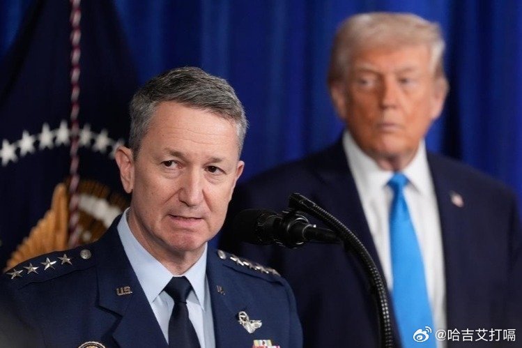 凤凰新闻【特朗普刚要对格陵兰动手，白宫的入侵计划，被美军高层强行叫停？】特朗普刚