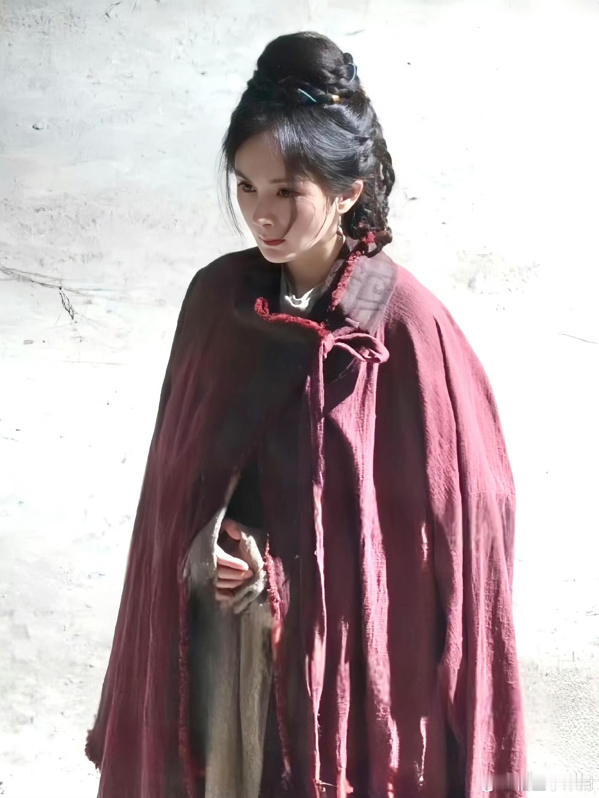 幂姐披麻衣都如此好看🥹没有人能拒绝幂姐古装！！！光是路透就已经很吸引我了 