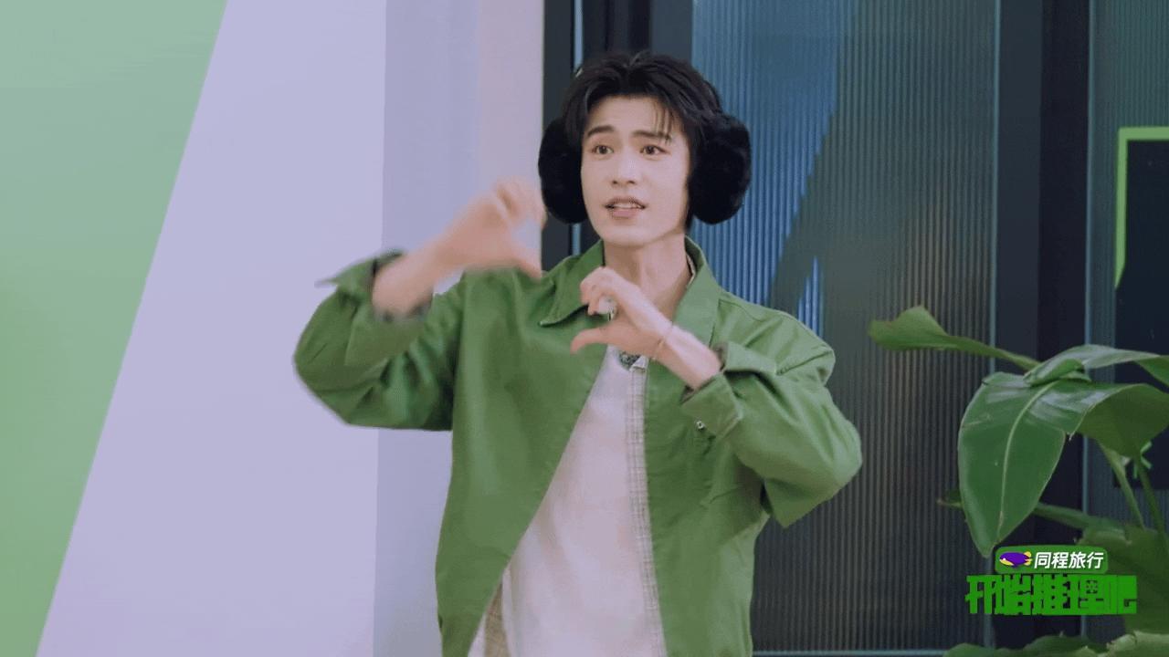 刘宇宁对张凌赫说爱你开始推理吧刘宇宁这个反应速度确实快，但看旁边人的反应应该不是