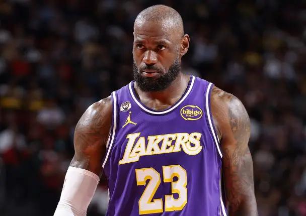 小里真的是一个好球员，更是一个好人！但谨慎看好他和东子为核心组队


我是一步步