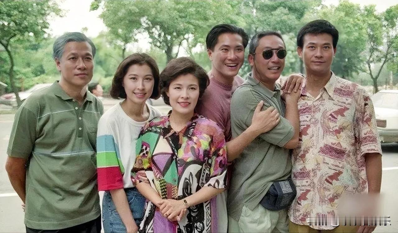 《大时代》六位演职人员合照，在演艺界颜值、演技知名度很高，一眼认出了右边的郑少秋