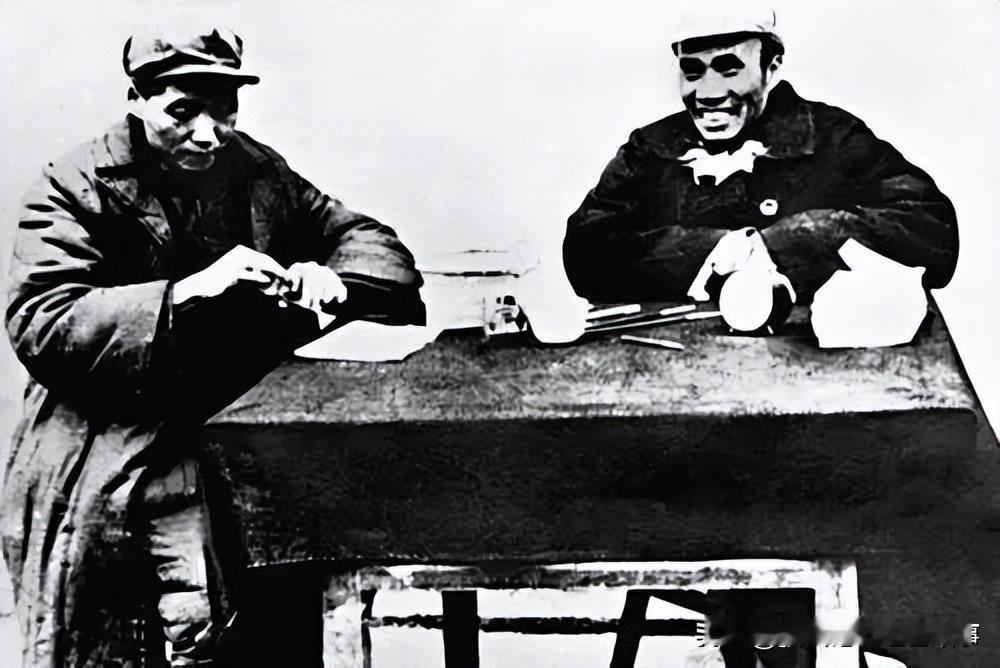 朱毛一文一武，凭短短十六字盘活红军绝境
 
我对着泛黄的史料，手都抖了——192