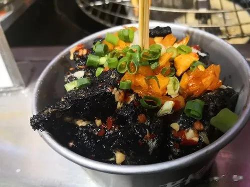 #记录我的2023# 
#十月美食录# 
臭豆腐干是热情好客的，她总是把浓郁的烈