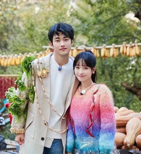 金莎模仿李小冉心愿便利贴热点观点﻿ 输了游戏却赢了热搜！金莎模仿《心愿便利贴》，