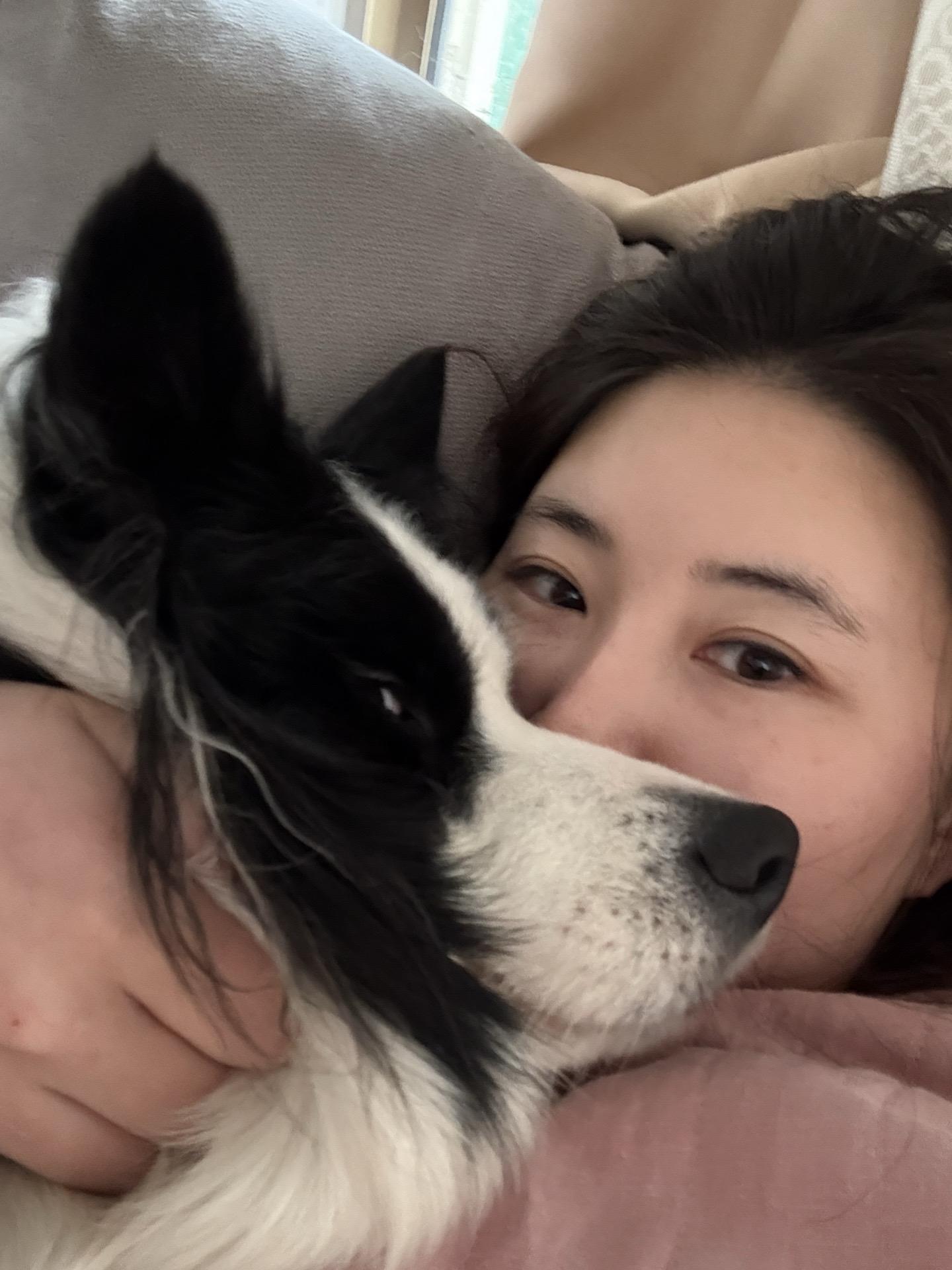 我用嘴巴发出亲人的声音  好运立马看满满  以为我偷偷亲满满了 实际好...