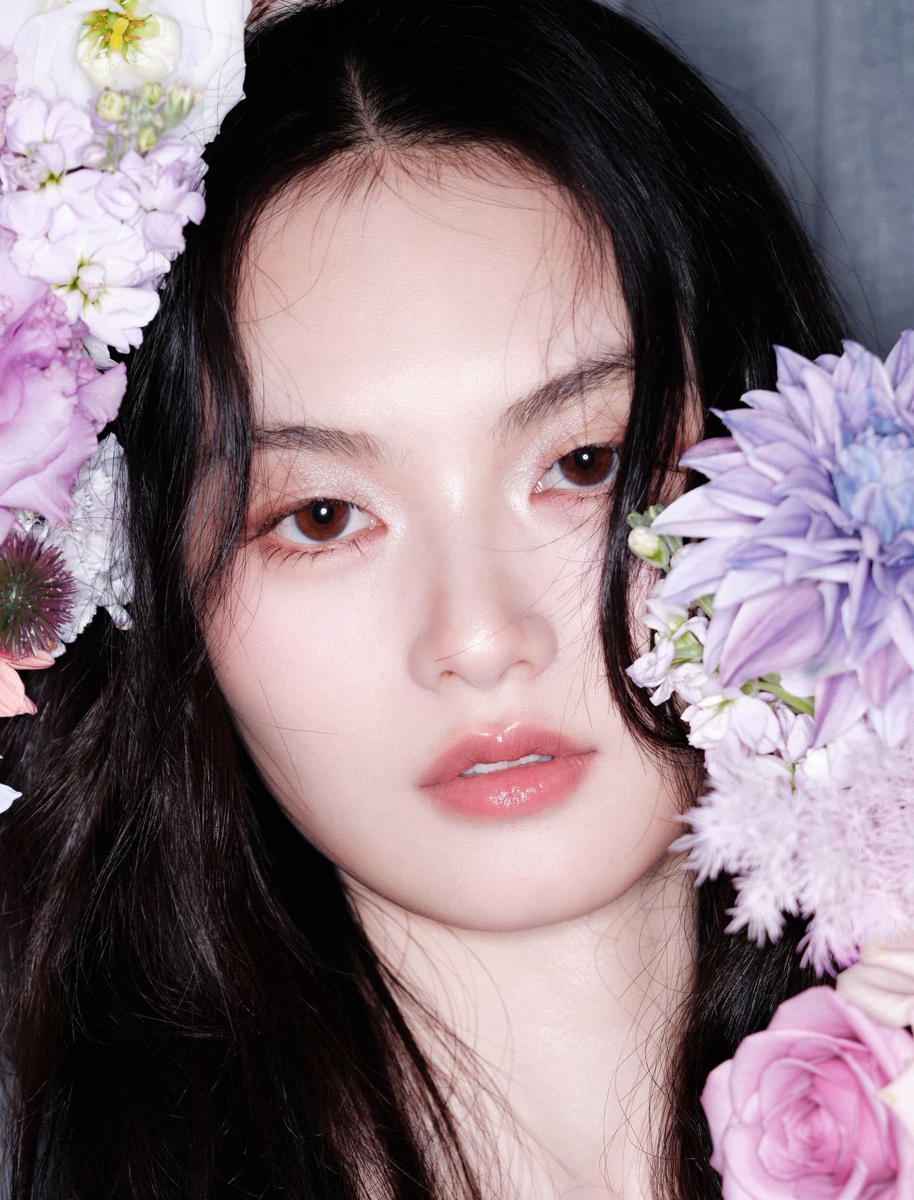 谁能拒绝穿紫罗兰纱裙的贺聪？温柔的紫与轻盈的纱完美融合，衬得她气质空灵又仙气贺聪