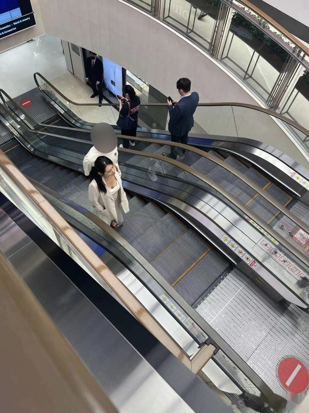 #秋瓷炫[超话]#[鲜花]#秋瓷炫# |#秋瓷炫星日记录#网友分享在韩国新罗免税
