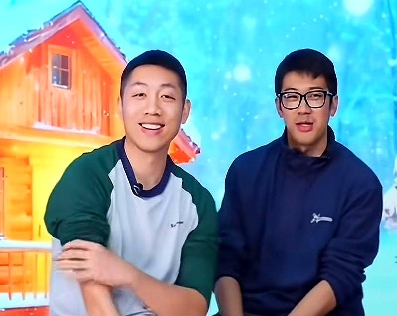 昨晚许昕直播，聊到和感动全网的在全运会和马龙那一抱。
 

他自己直播间的评论区