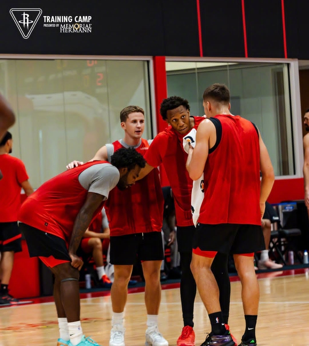 火箭升空nba媒体日2026火箭媒体日休斯顿火箭[超话]我们🚀在一起[心] ​