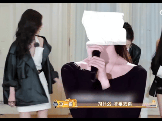 张艺凡 00后连黑历史都是高清的姐姐妹妹抓娃娃张艺凡现在看之前的唱歌时候，自己觉