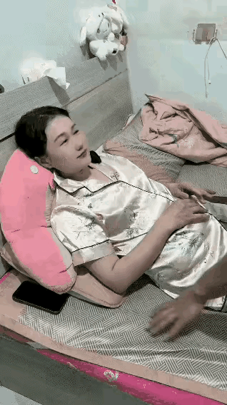 男孩太老实的不能要
两个人相亲认识的，这男孩特别老实，他问女孩，能亲一下嘴吗?女