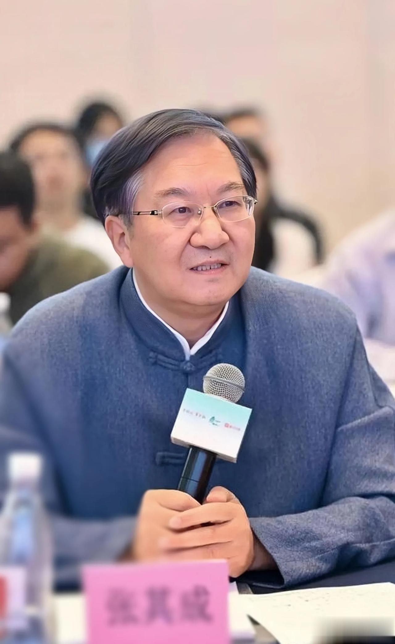 两会上被代表多次提出，至今没有通过的六大民生提案:

一、大学教授张其成:全民免