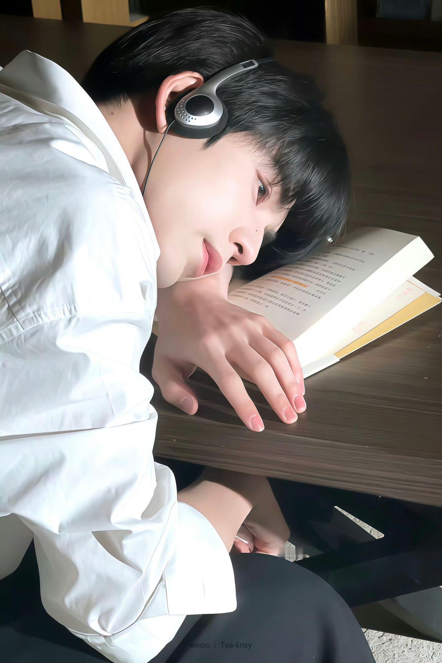 - 伴随幸福的礼盒 是凌赫 ♡ㅎㅇ.. ｜  ​​​