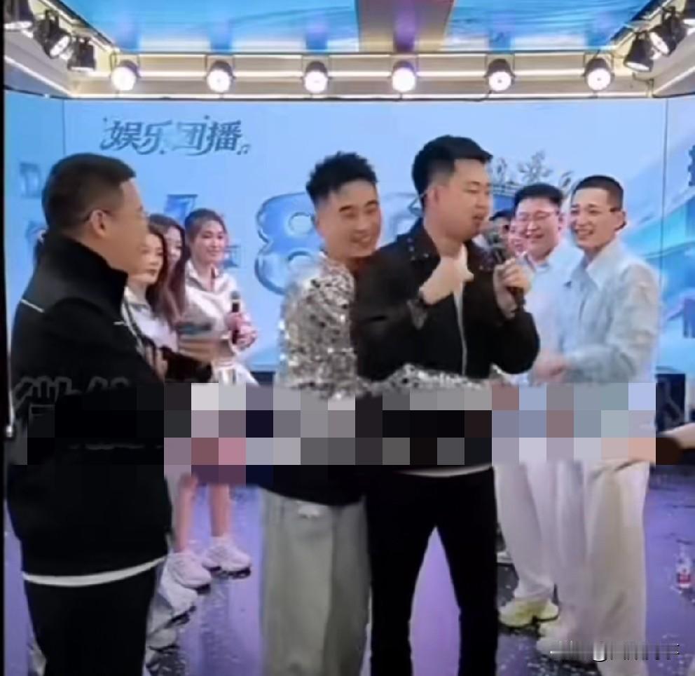 巴扎黑助力4864，“逆徒”现场送抱！

         “豆包”扛旗4864
