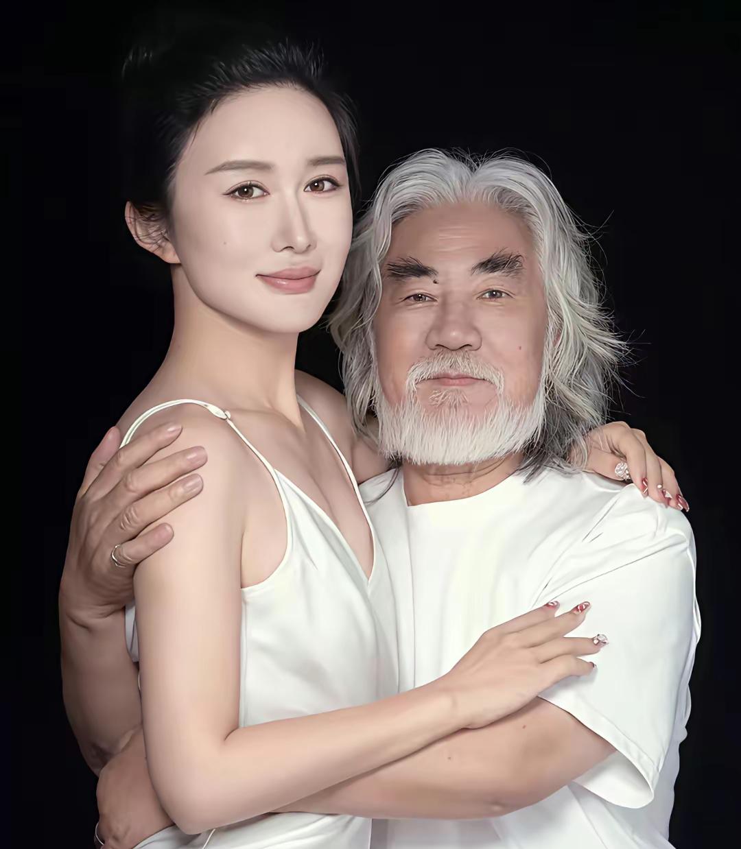 不仅张纪中懵了，

​就连杜星霖也懵了，
​他们怎么也想不到，因为杜星霖的一句话