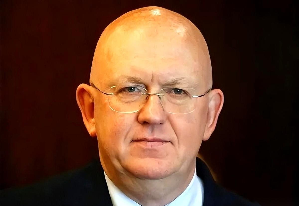 听说俄罗斯老哥在联合国，直接拍桌子了。
指着美国的鼻子骂。
那话糙理不糙，直接掀