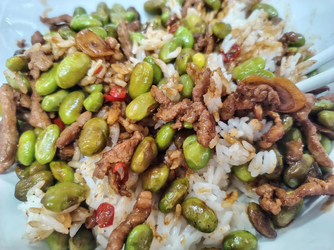 这个世界最悲哀的就是，

一个有情有义的人最终会变成一个无情人！

有些人对父母