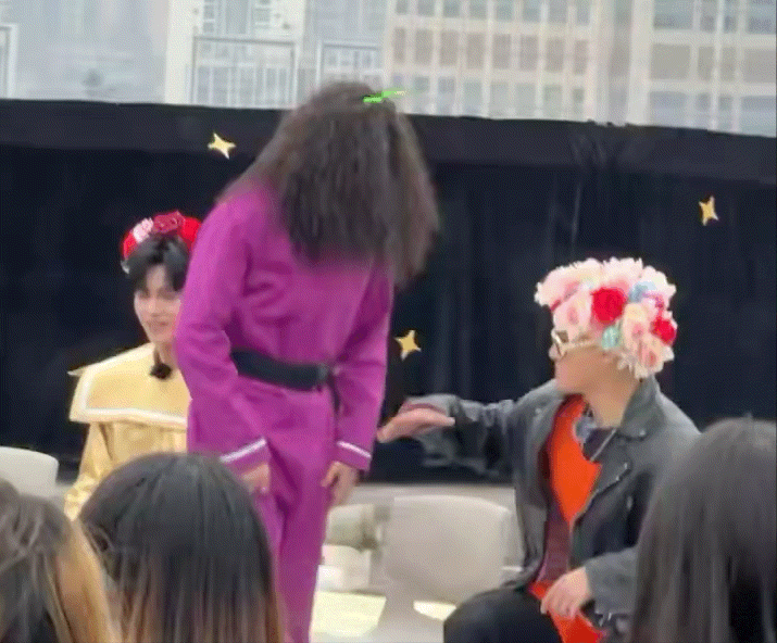 但他穿了紫色诶💜王鹤棣宇宙闪烁请注意