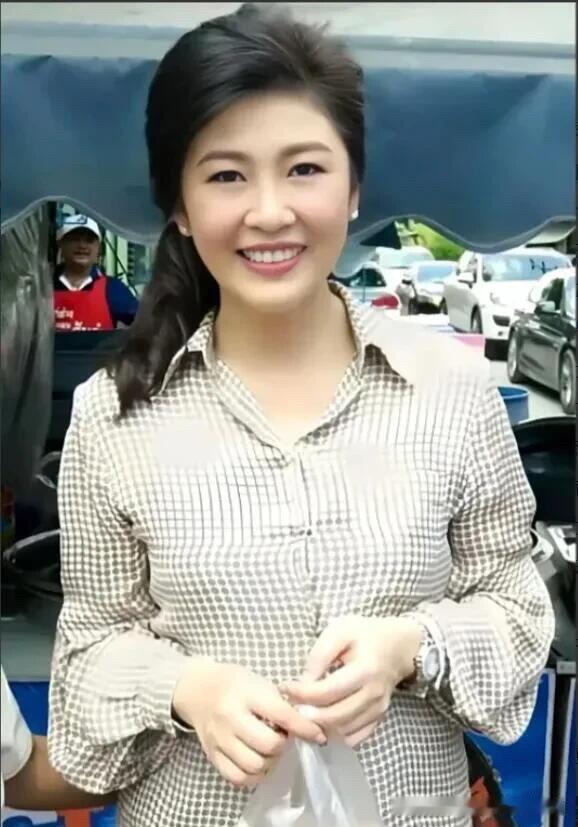 亚洲第一美女不仅颜值高，她的气质温婉柔和，自带一种贤妻良母的亲切感，打扮时尚有型