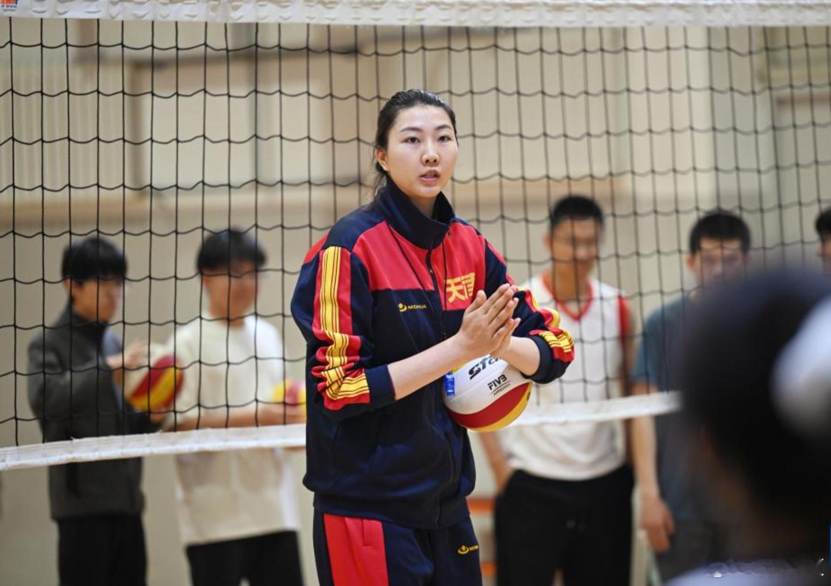 袁心玥中国女排果子：，“我希望把对排球的理解、对团队的感悟，传递给更多年轻人，让