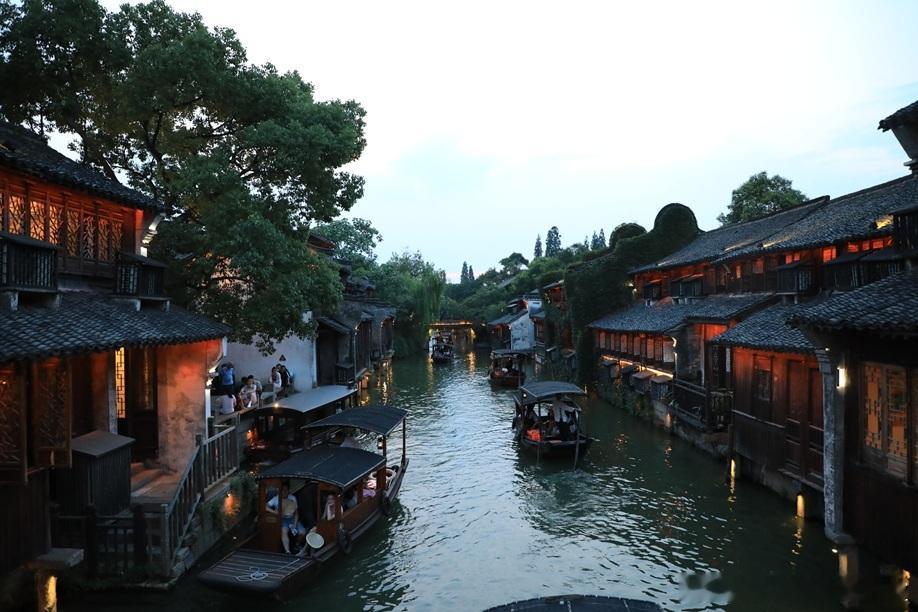 我们常见的风险投资公司，也就是管理LP资金的机构要以融资总额1%的比例注入资金，