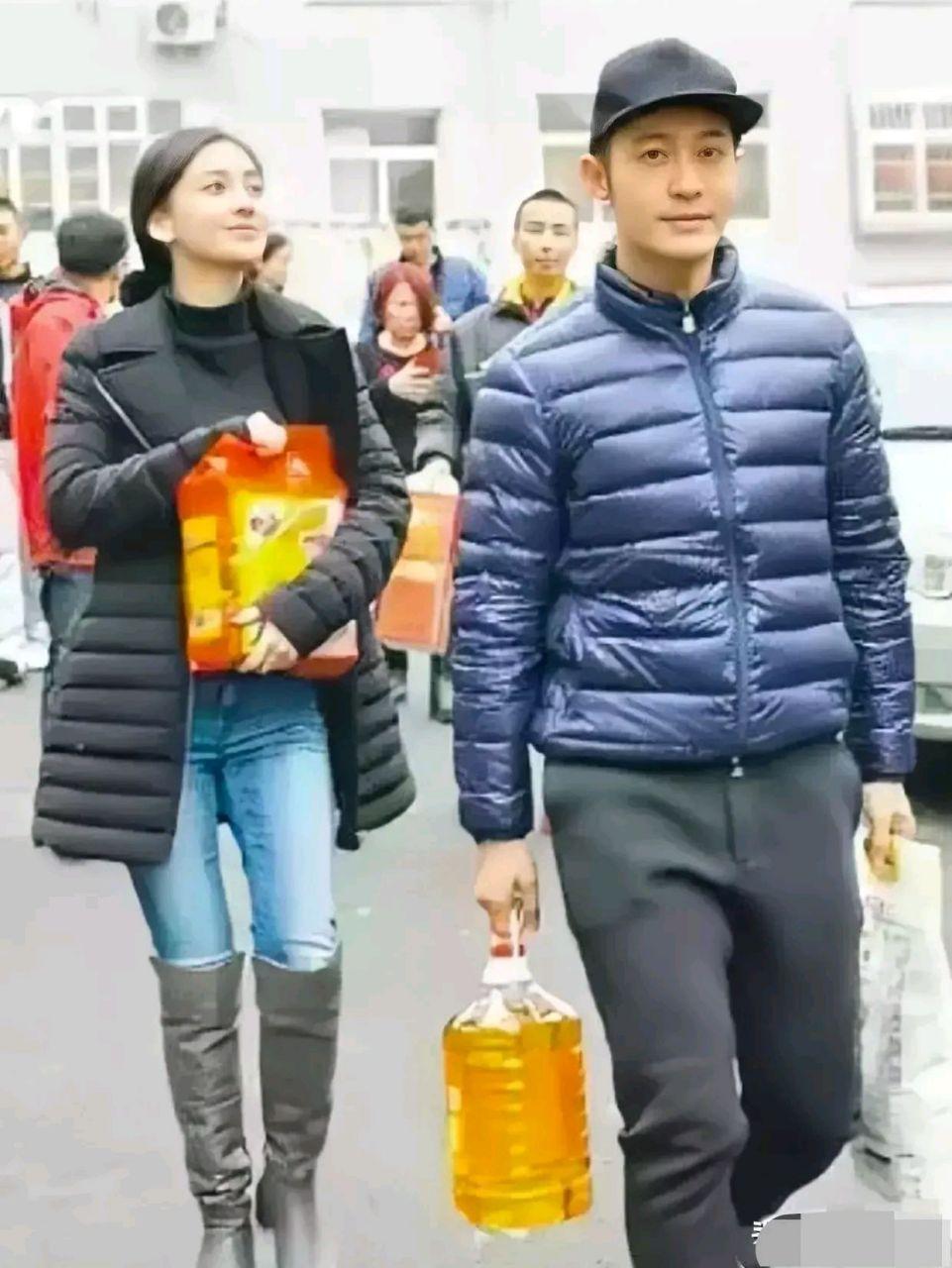 新春佳节，和老公一起，带着大米和花生油，去走亲访友，就像所有的小夫妻过年那样。