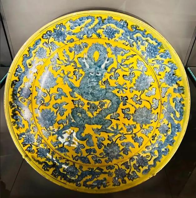 不知道大家发现没有，最怕中国崛起的不是美国也不是日本，而是英国。

这么说吧，英
