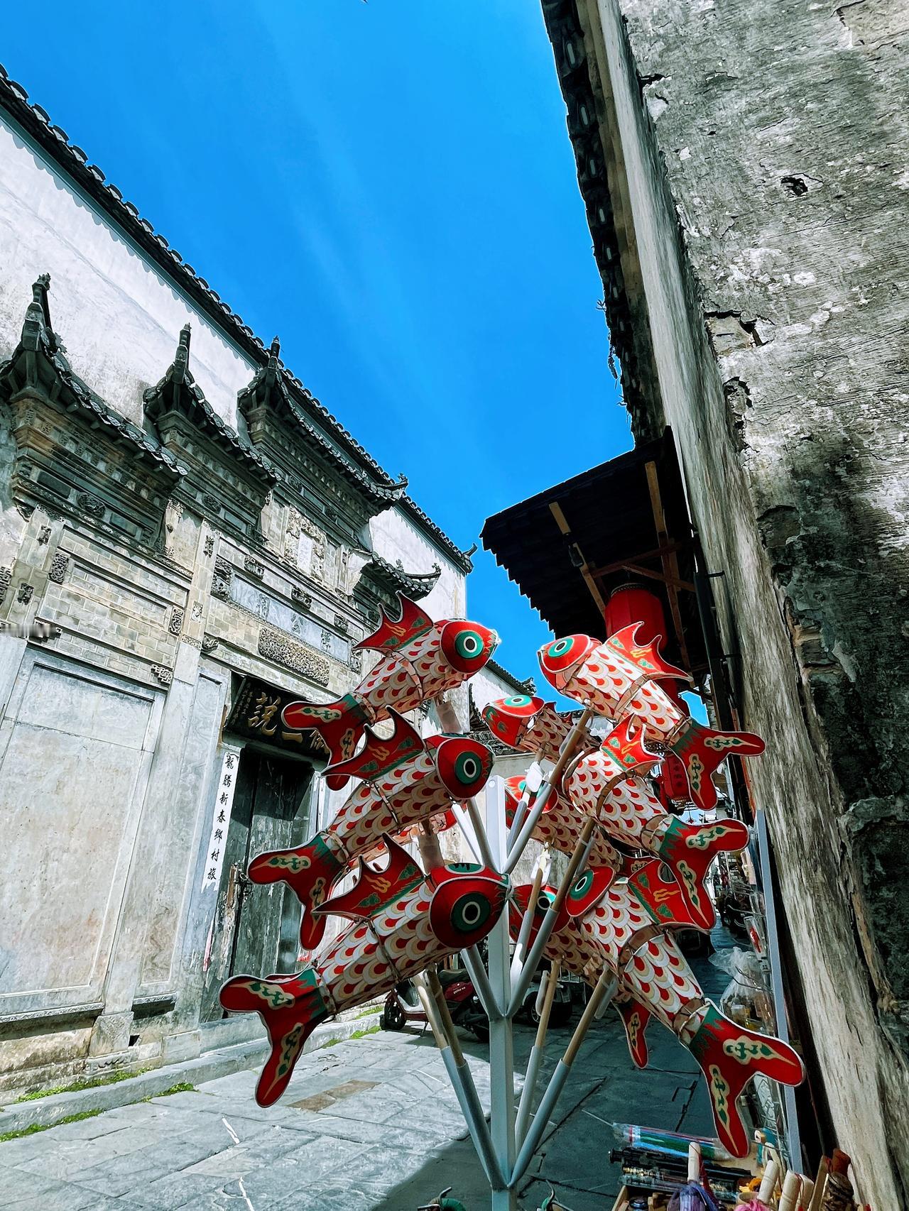 【原创】
西递的油菜花来了，又走了。
四月初，花已谢……
西递