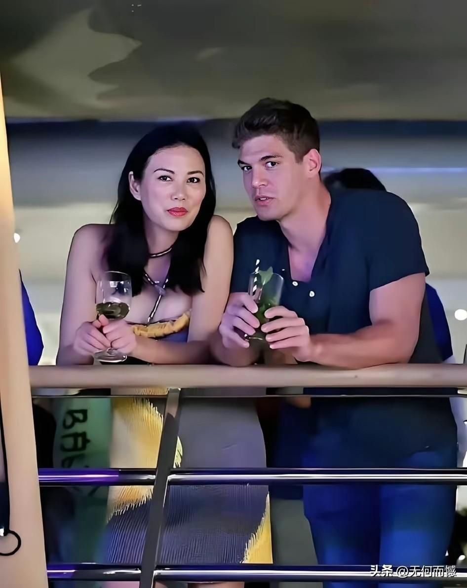 两个人在一起真是有情调，尽管年龄有一定的差距，但是丝毫不影响交流，邓文迪是我非常