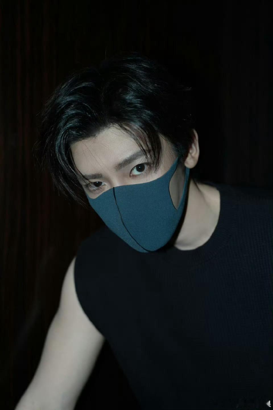 侯明昊《多远都要在一起》太绝了！音乐节现场版深情拉满，高音稳又有穿透力，循环N遍