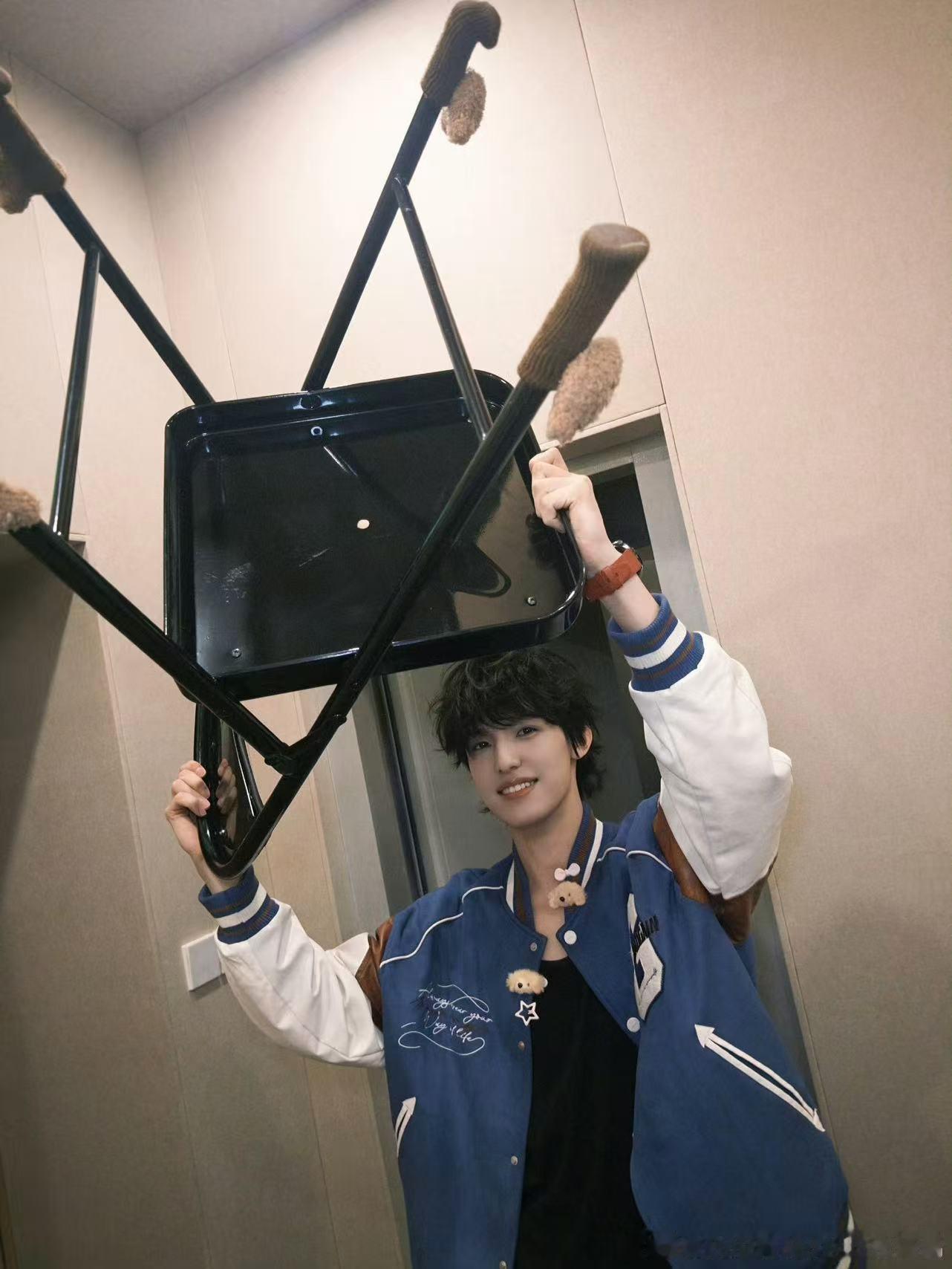 张泽禹十八宫格营业张泽禹演唱会惩罚博张泽禹演唱会惩罚博，十八宫格营业，