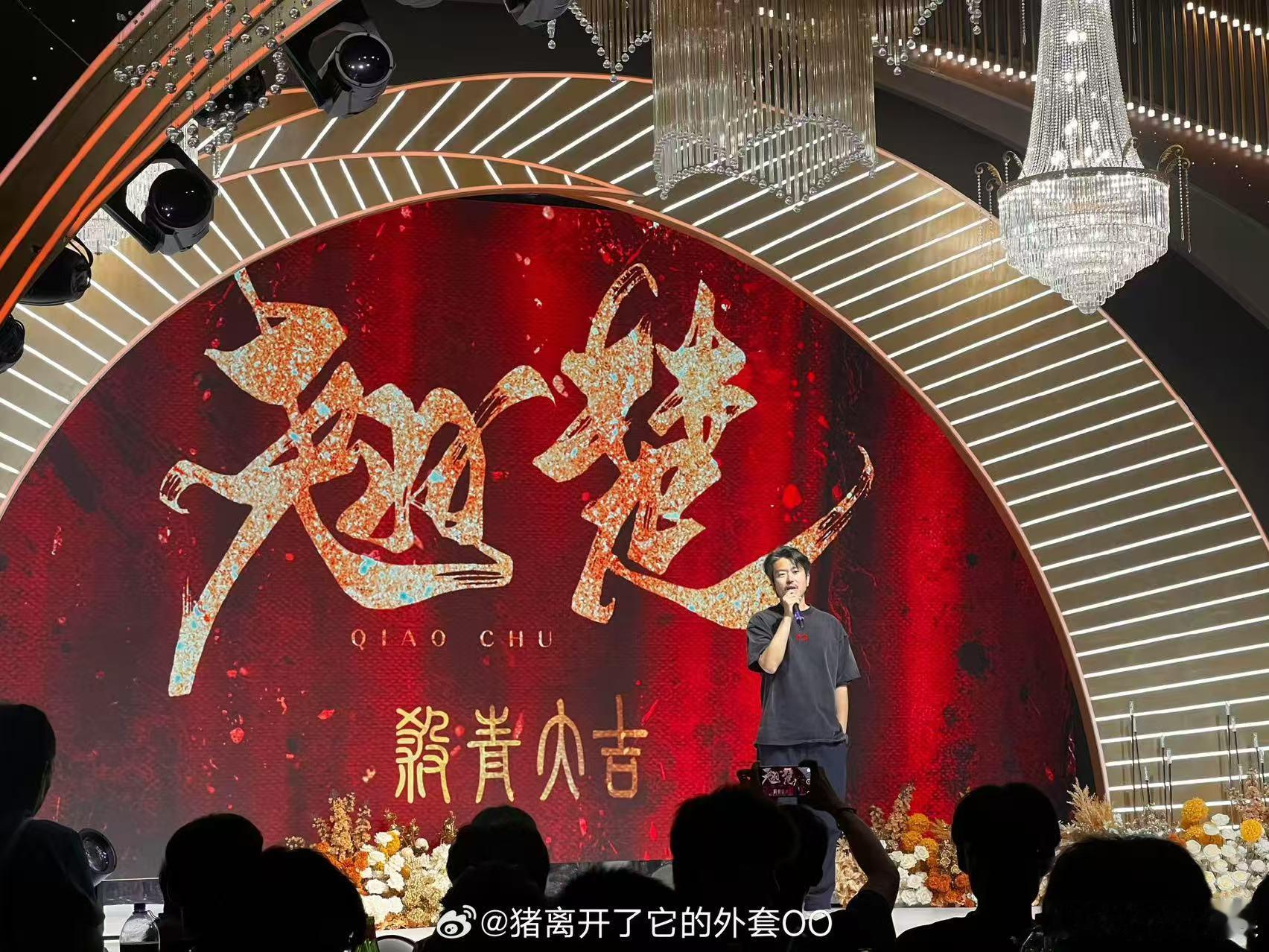 陈都灵周翊然新剧杀青陈都灵周翊然杀青路透陈都灵周翊然新剧杀青，杀青大吉，[开学季