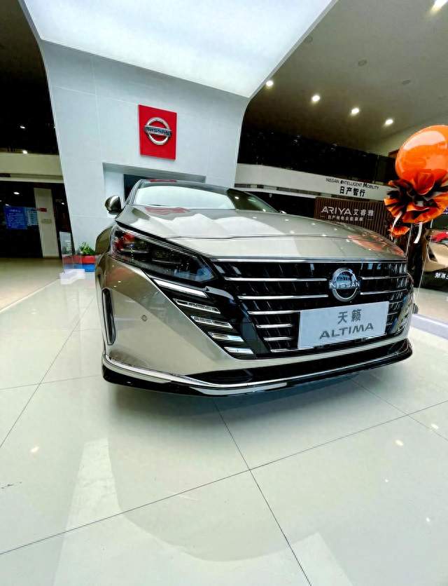 日产天籁2.0T：243匹配CVT，一台技术标杆为何沦为展厅吉祥物？