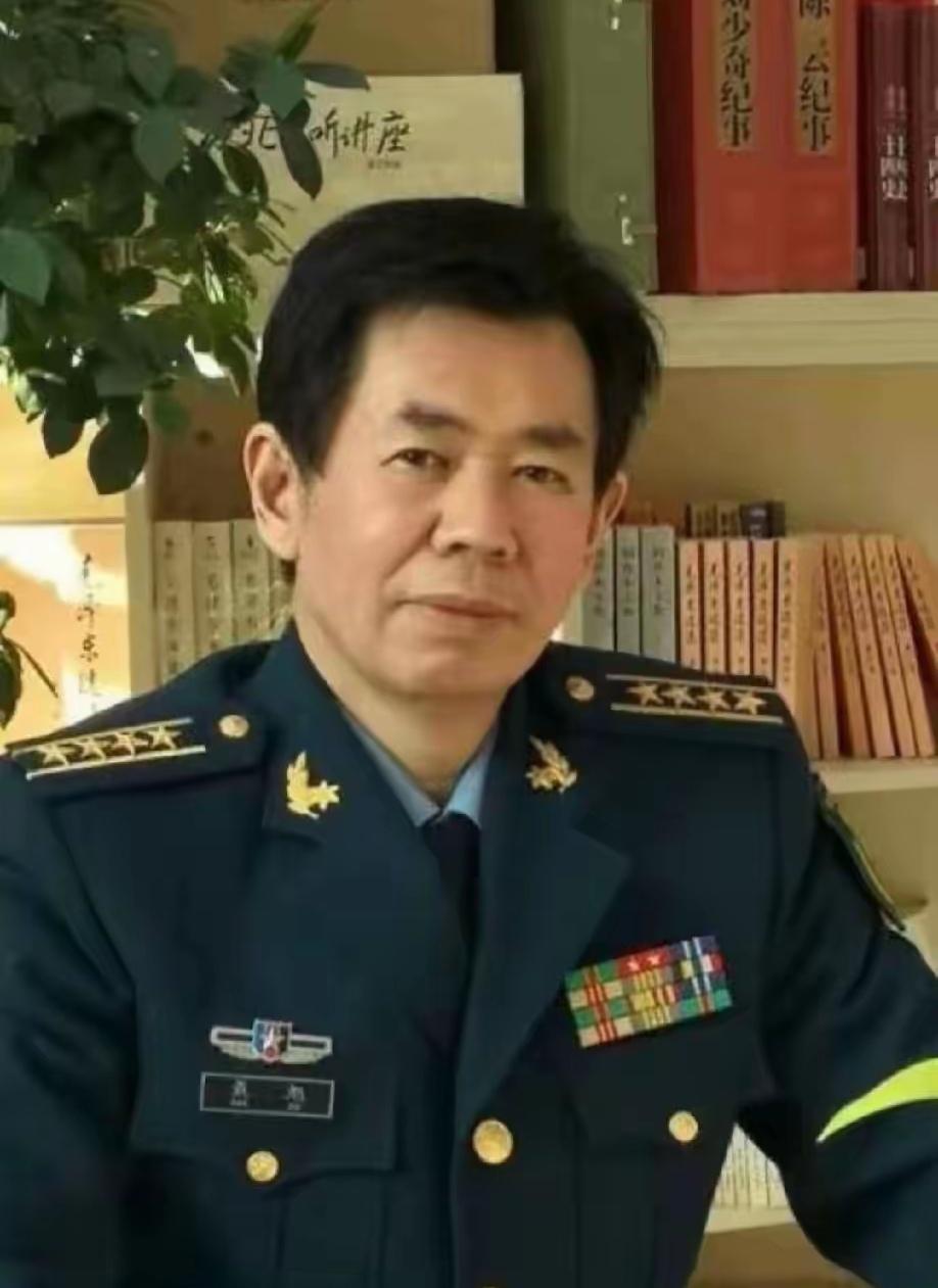 戴旭大校指出一个严重问题：现在咱们一些演习，记者们“长枪短炮”对着拍，实际上很危