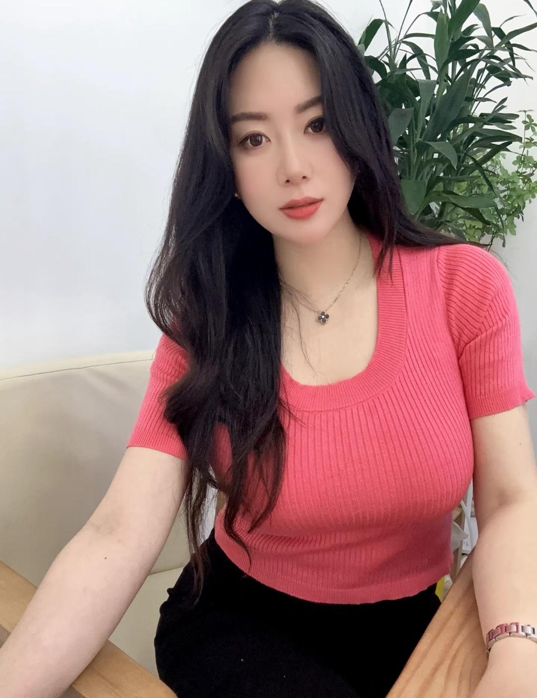 40后这件红色毛衣不知道还适不适合这件暖红毛衣少女 女人如何穿出含蓄的性感? 红