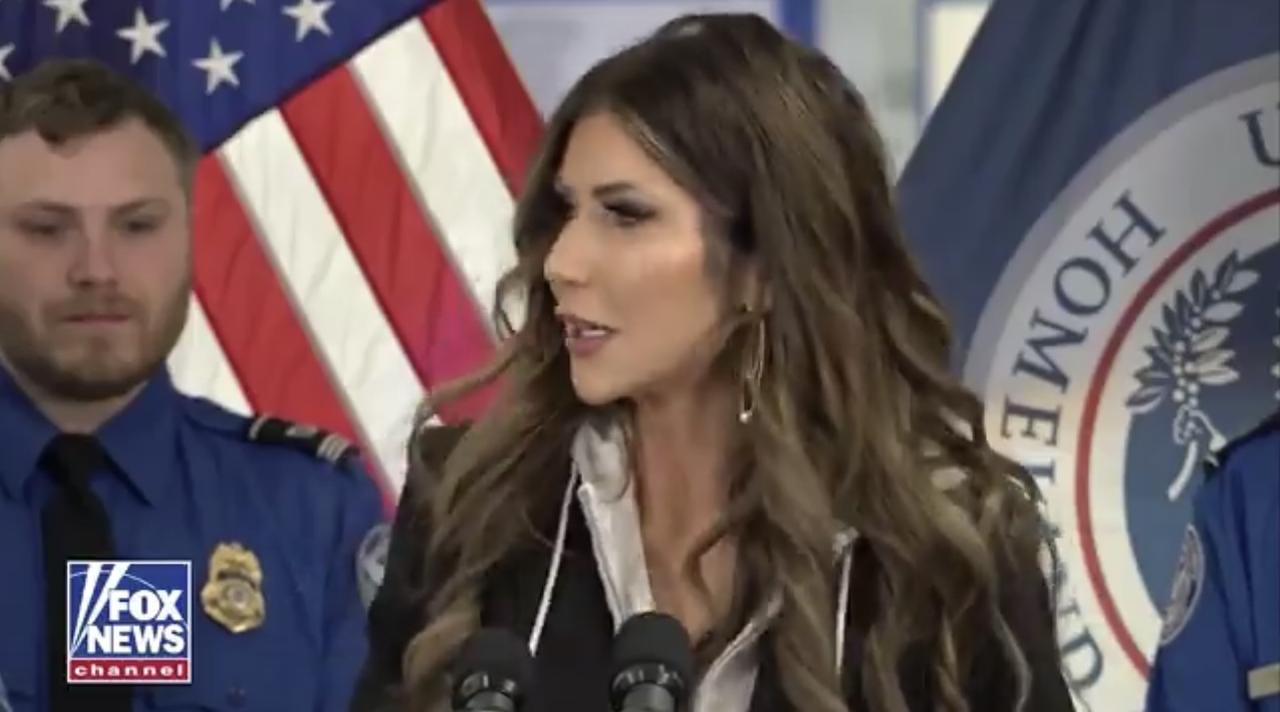 美国国土安全部部长诺姆告诉在政府停摆期间坚守岗位的美国运输安全管理局（TSA）工