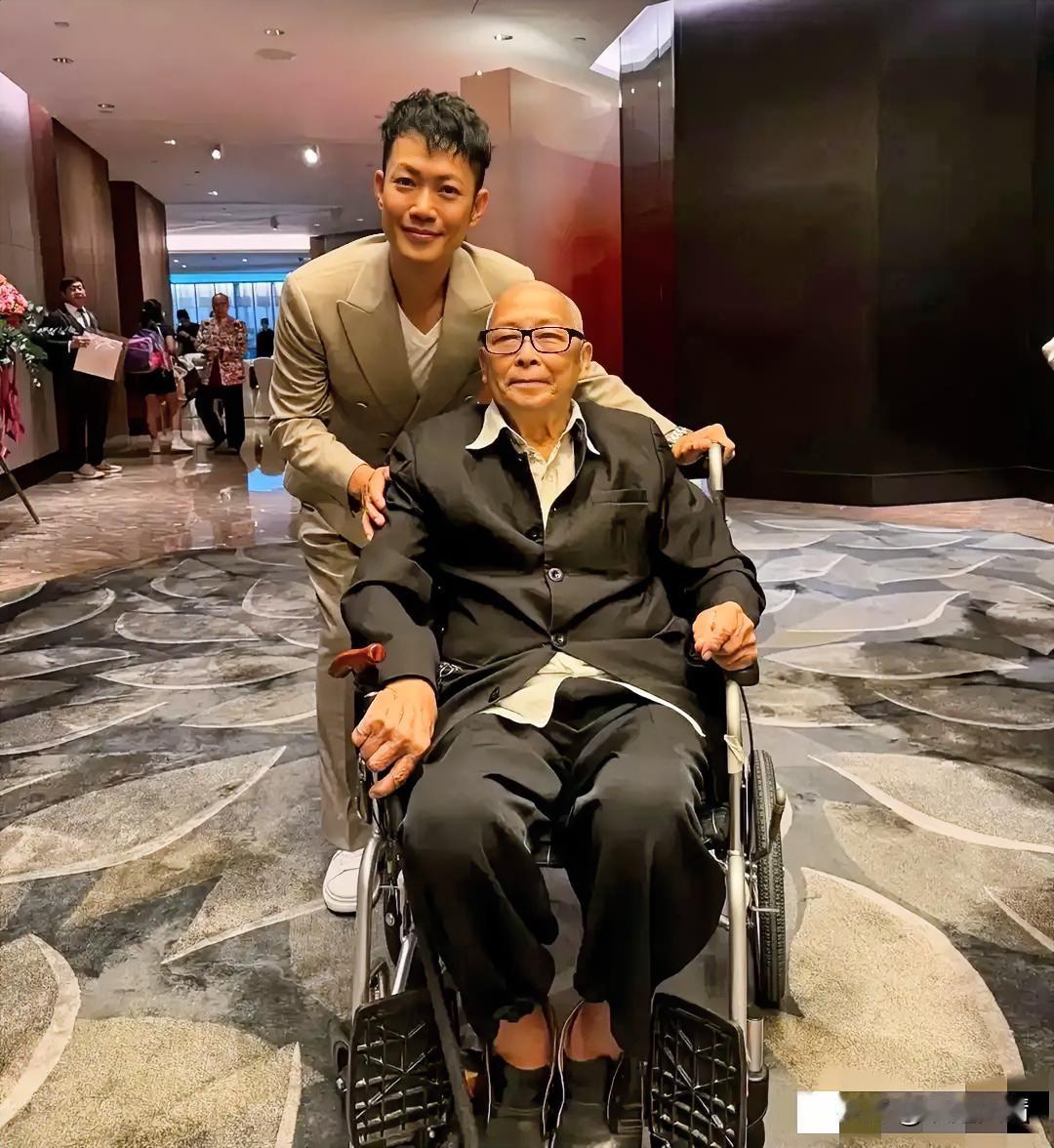 老戏骨刘兆铭离世了。
我特意翻了些资料才发现，
褪去演员身份之后，他晚年的生活，